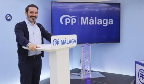 Carmona se ha referido a este asunto y ha destacado también que la sede provisional de la Comisaría no cuenta con calabozos.