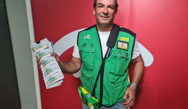 Rafael Rioja, en los estudios de Canal Charry Televisión, con motivo del último premio que ha entregado.