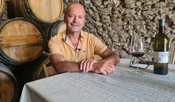 Martin Kieninger en las instalaciones de su bodega, para esta entrevista con Canal Charry.