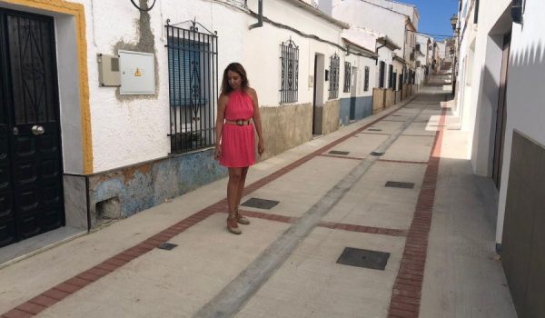 La concejala de Obras, Concha Muñoz, ha visitado este miércoles esta calle.