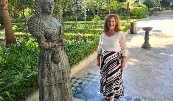 Pepi González, en la Alameda, posando para esta entrevista.