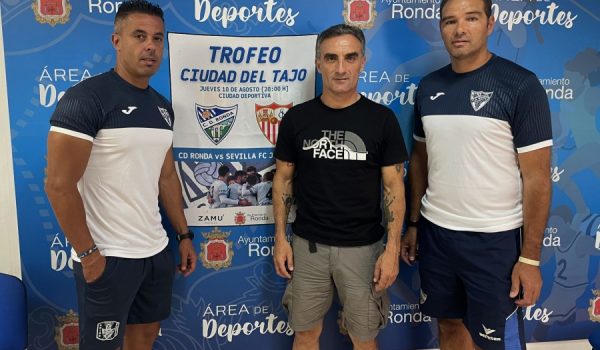 De izquierda a derecha: Jonathan Climent, Bernardo Crespo y David León