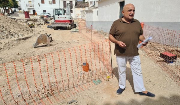 El concejal de Urbanismo, Jesús Vázquez, en la zona, este miércoles.