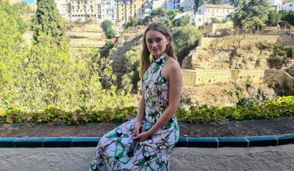 Ana Delgado en los Jardines de la Casa del Rey Moro, posando para esta entrevista.