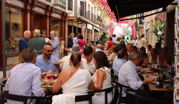 La calle La Bola, durante el mediodía del sábado de Goyesca.