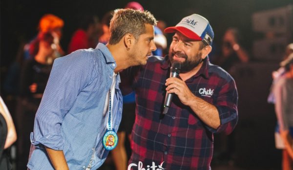 El speaker junto a Eduardo Casanova en la fiesta que organizó Alfacar