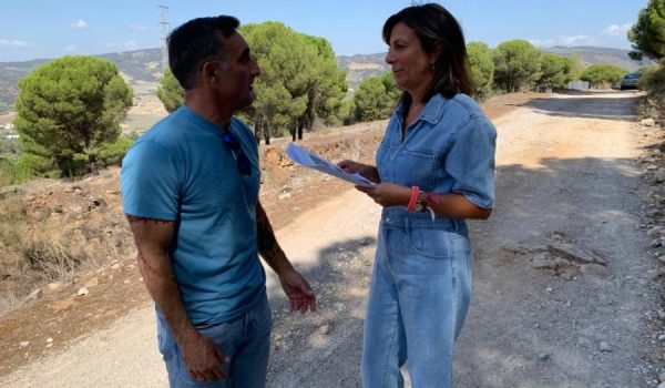 La alcaldesa y el concejal de Deportes se han desplazado hasta los Descalzos Viejos, donde se ubicará la pasarela.