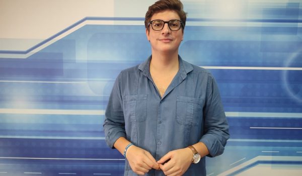 Fernández en el plató de Charry TV.