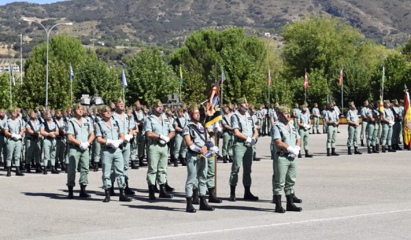 La parada militar empezó a las 12.00 horas en el patio de armas