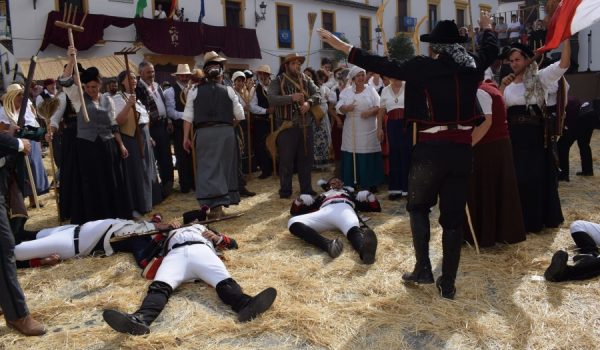 Escena de la recreación en la plaza principal de la localidad.