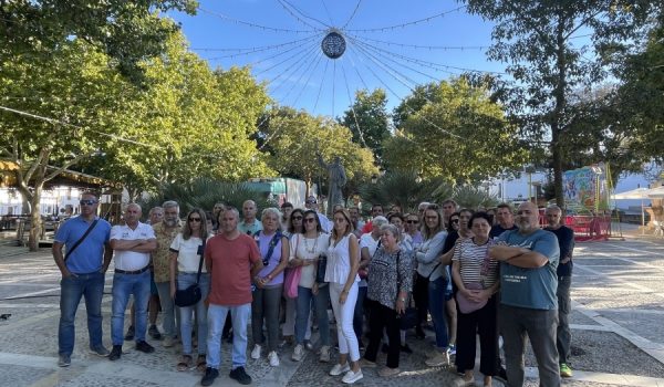 Miembros del colectivo vecinal, esta tarde en la plaza Ruedo Alameda