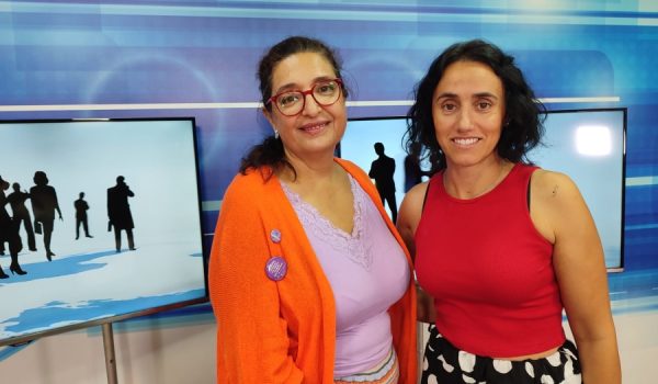 Inma Cardona y Lorena Peña en el plató de Charry TV.