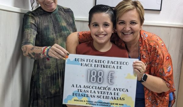 El joven entregó el dinero a la asociación hace unos días.