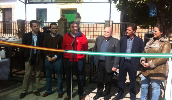 El alcalde de Algatocín, Benito Carrillo, agradeció a la Diputación Provincial su implicación en la ‘Hinojá’.