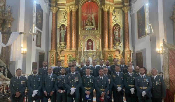 Representantes del puesto de Ronda en la Iglesia de Santa Cecilia.