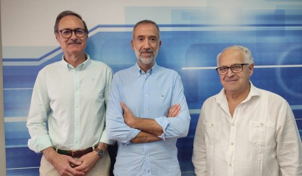 Juan Alcalá, Juan Luis de la Rosa y Juan Gamero en el plató de Charry TV.