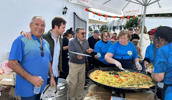 El tiempo acompañó a los socios del colectivo vecinal, que también instalaron una barra junto al centro cívico.