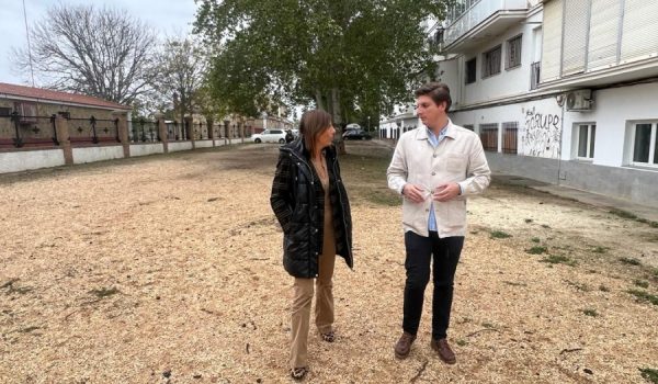 La regidora ha visitado los terrenos junto al delegado de Contratación, Jorge Fernández.
