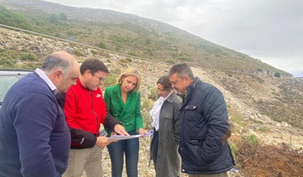 Nieves Atencia visita la zona en la que se realizarán las mejoras