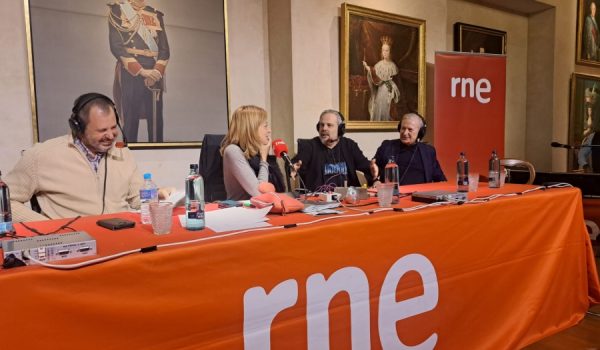 El programa se ha emitido en directo de 8:30 a 13:30h, sábado y domingo.