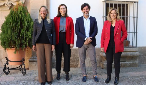 El diputado de Centros Asistenciales, Tercer Sector y Cooperación Internacional, Francisco José Martín, junto a diputada provincial Mari Carmen Martínez y las concejalas Alicia López y Cristina Durán.