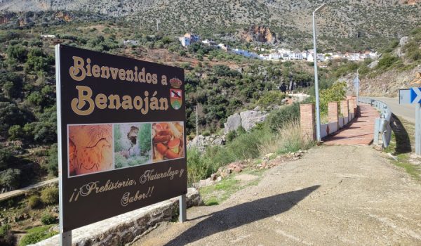 Cartel de Bienvenida situado en el Mirador de la Estación.