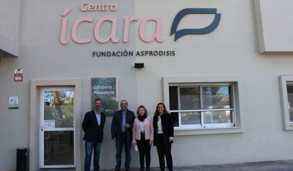 Sánchez Sierra ha recorrido el centro acompañada del gerente de Fundación Asprodisis y otros profesionales de la entidad.