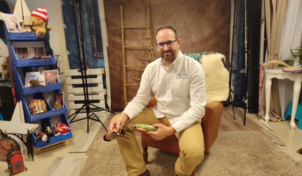 Millán nos recibe en su estudio, ubicado en la Inmobiliaria Rilke, en la barriada de San Rafael.