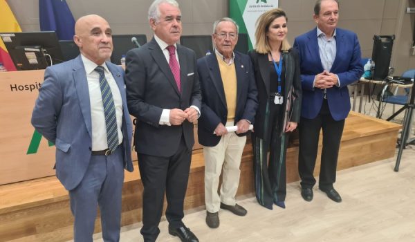 Hita, en el centro, junto con Francisco Vázquez, Pedro Navarro, Carmen Guerrero y José Miramón, por la izquierda.