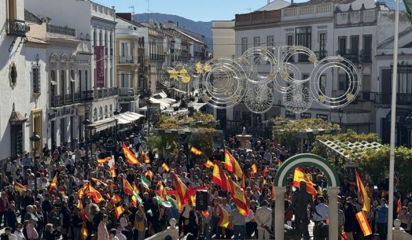 Imagen de la concentración desde el Círculo de Artistas