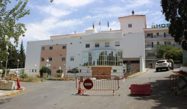 El viejo Hospital Comarcal, junto a la carretera a El Burgo, quedó en desuso en 2017, con la apertura del actual Hospital.
