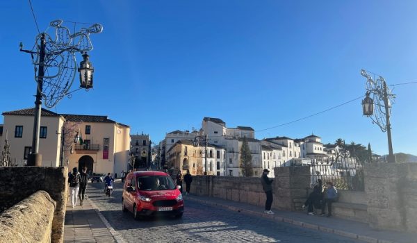 El Puente Nuevo se ha decorado este año con ángeles.