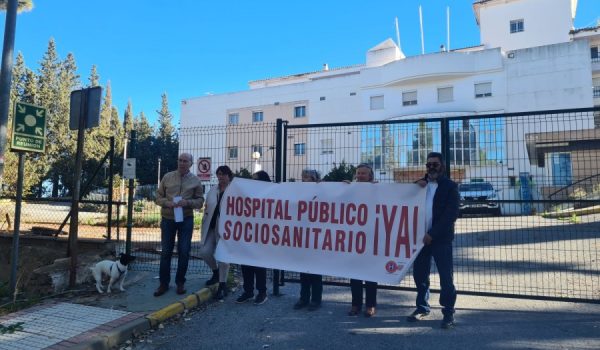 Se han pronunciado esta mañana junto al viejo Hospital.