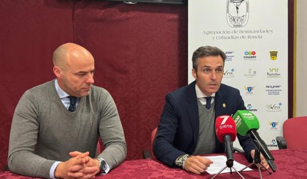Francisco Ruiz Arrocha, presidente de la Agrupación de Hermandades y Cofradías de Ronda; y Carlos Ramírez, vicepresidente.