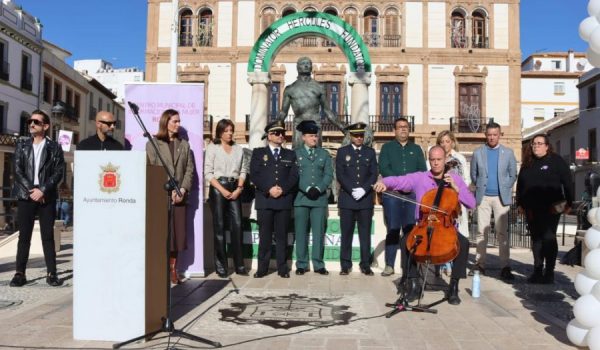 El Ayuntamiento celebró un acto institucional en la plaza del Socorro
