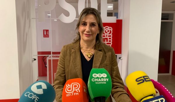 Isabel Aguilera, parlamentaria andaluza por el PSOE, ha ofrecido este martes una rueda de prensa.