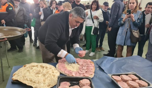 Se ofrecieron molletes de mayores dimensiones con paleta asada.