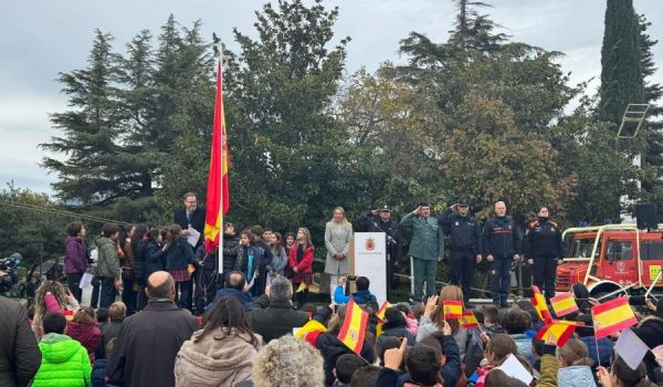 El acto se ha desarrollado en la plaza Teniente Arce.