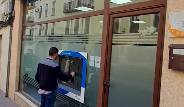 El cajero también permite conocer la deuda pendiente de cada cliente.