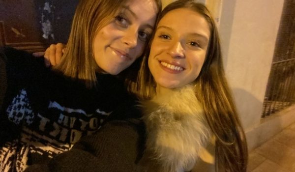 Candela Puya, a la izquierda, y Anna Llairó.