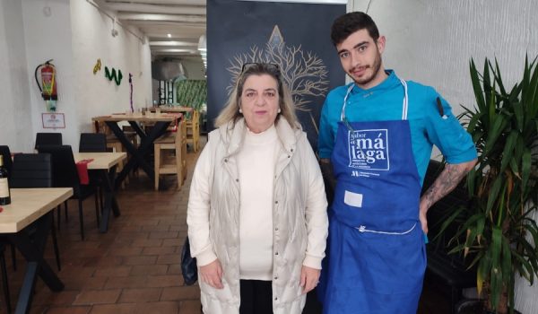 Pepi Chito y Jairo Rodríguez en el restaurante Raíces, donde se realizará el reparto.