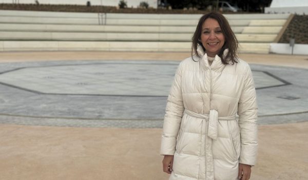La delegada de Obras, Concha Muñoz, en la plaza Tobalo