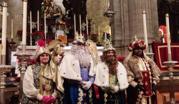 Sus Majestades y la Cartera Real en la Iglesia de Santa María la Mayor