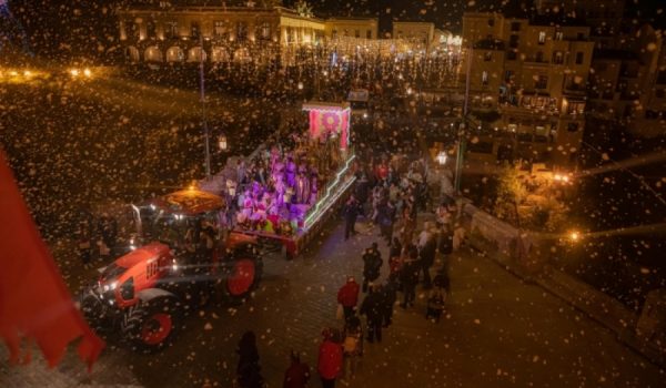 La Cabalgata de la Ilusión volverá a cruzar el Puente Nuevo.