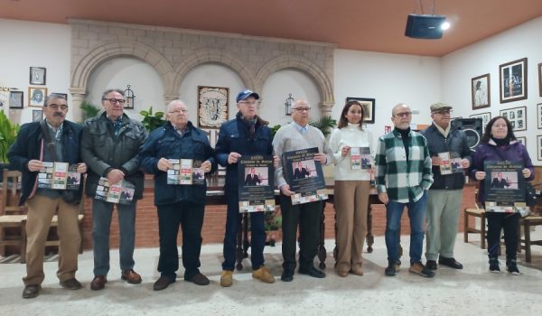 El colectivo ha presentado el cartel oficial en la sede de la peña junto a la concejala Concha Muñoz en representación del Ayuntamiento de Ronda.