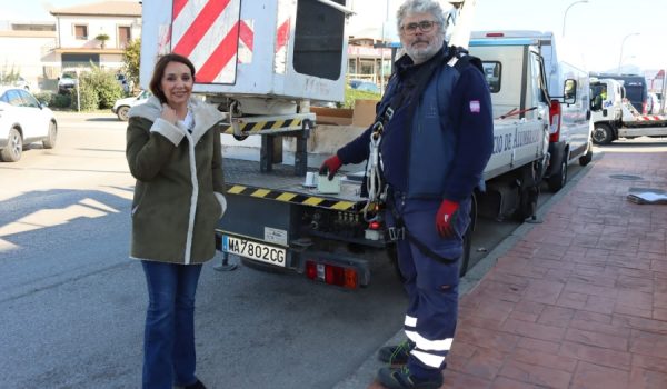 La delegada de Obras, Concha Muñoz, en la zona de actuación