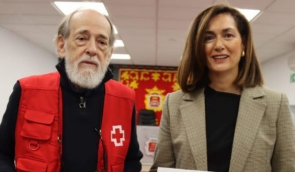 Cristina Durán, delegada de Asuntos Sociales, junto a Antonio Lasanta, presidente de la asamblea local de Cruz Roja