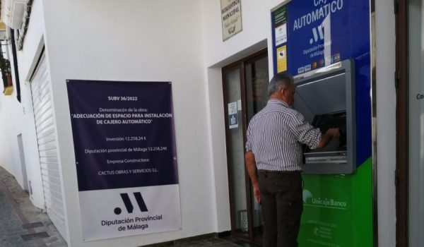 Uno de los cajeros instalados, concretamente el de Benalauría