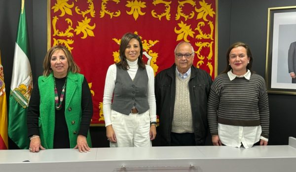 Paqui González, María de la Paz Fernández, Antonio Morales y Margarita Pavía en el salón de plenos del consistorio rondeño.