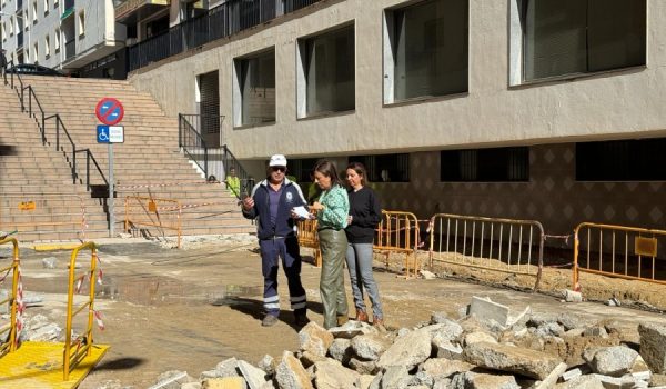 La alcaldesa y la delega de Obras en una de las actuaciones